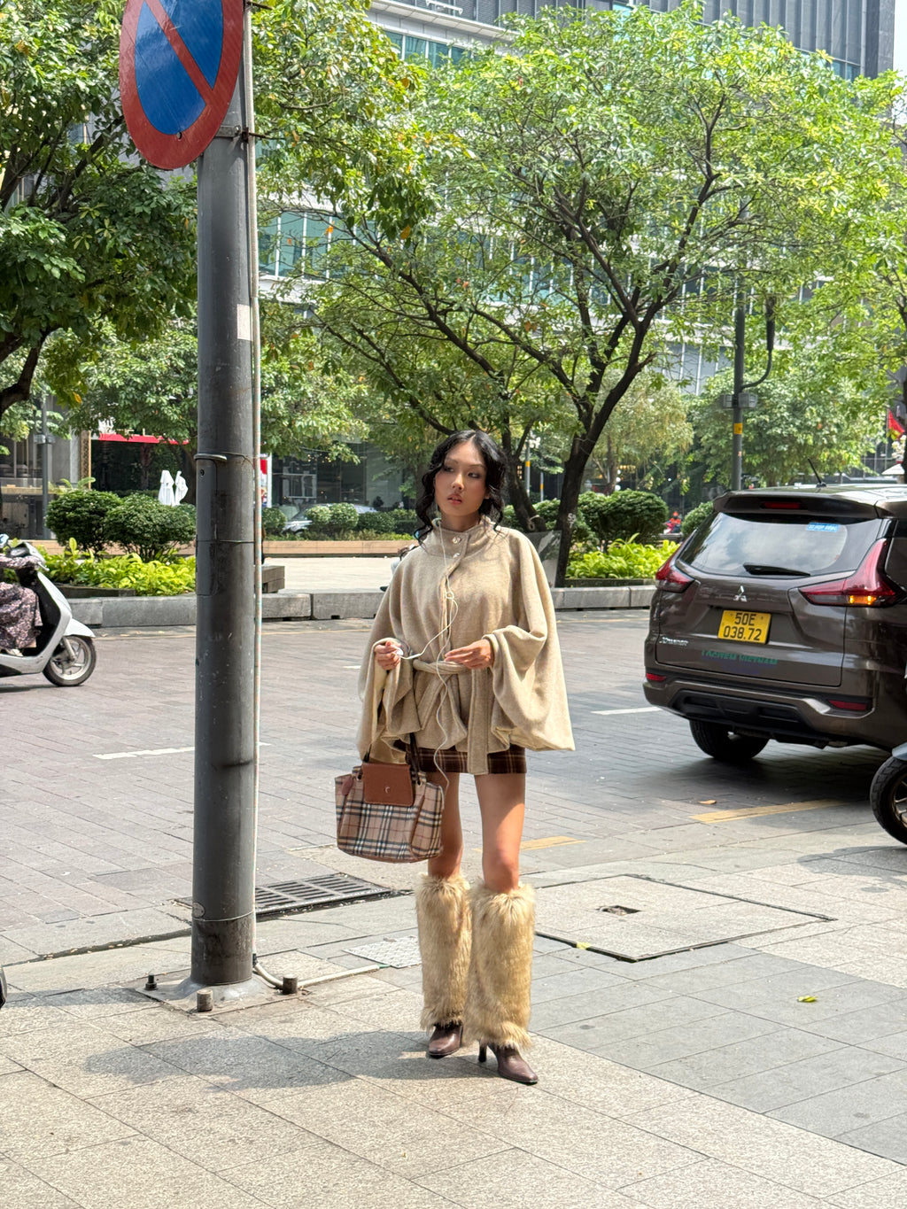 07 Beige Wide Arms Cape Jacket