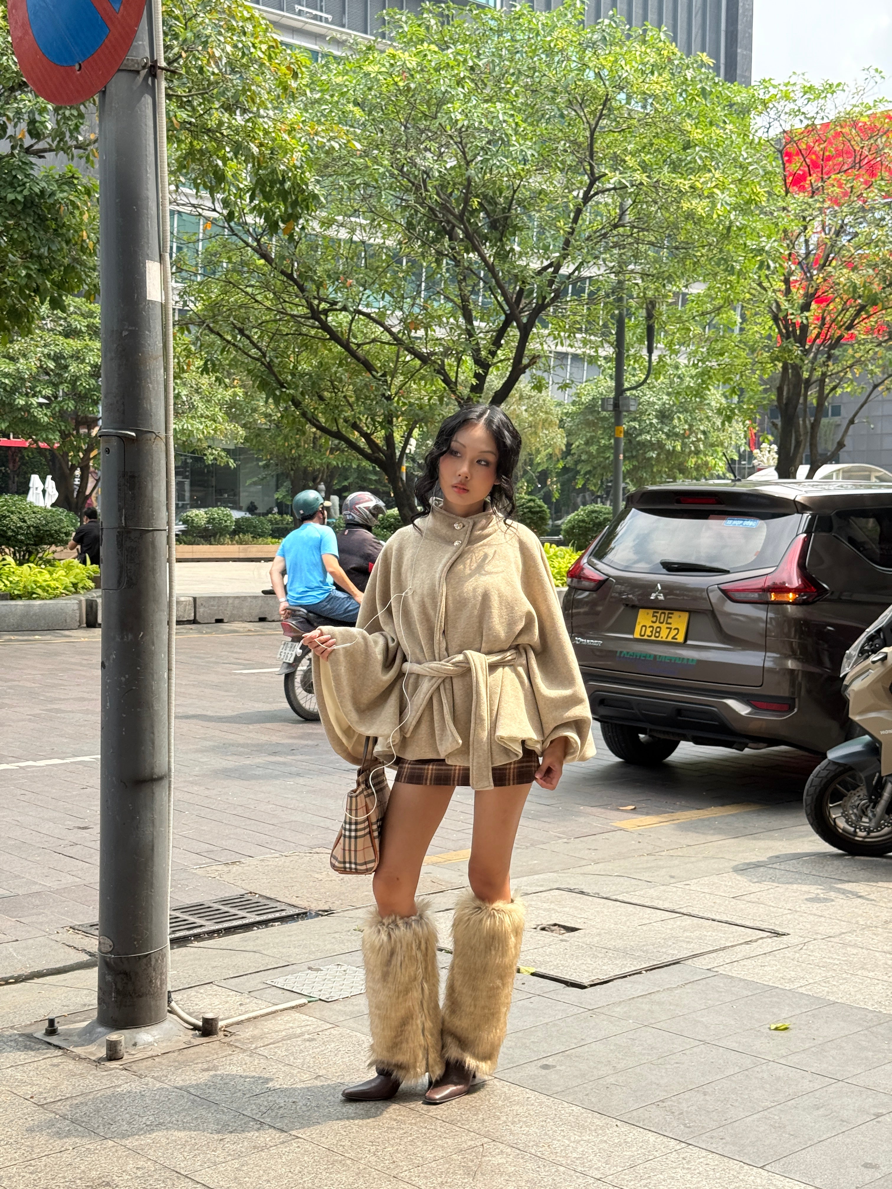 07 Beige Wide Arms Cape Jacket